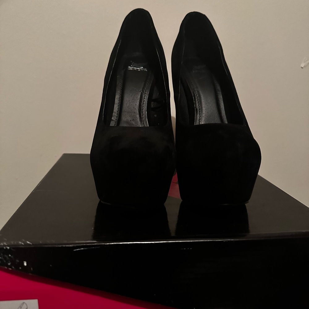 High heels - Picture 3 of 3